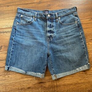 Gap jean shorts midi length high rise size 29 women’s